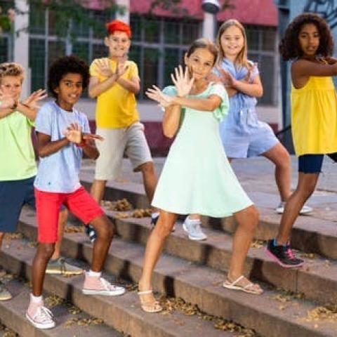 Dance around the world © Free-Time vzw